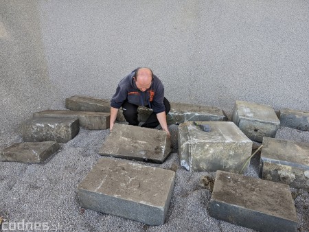 Foto a video: Unikátny nález náhrobných kameňov židovských obyvateľov v Prievidzi 7