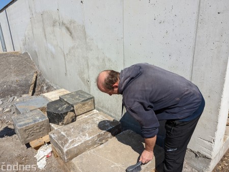 Foto a video: Unikátny nález náhrobných kameňov židovských obyvateľov v Prievidzi 13