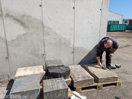 Foto a video: Unikátny nález náhrobných kameňov židovských obyvateľov v Prievidzi 14