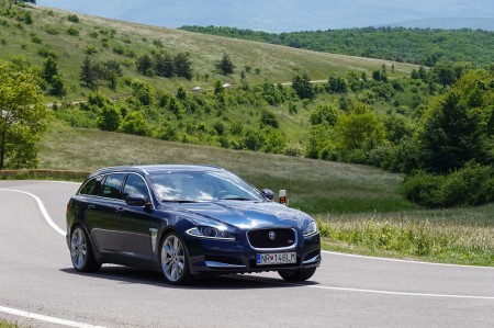 Foto a video: JAGUARISM - Stretnutie majiteľov vozidiel Jaguar - Bojnice 2022 61