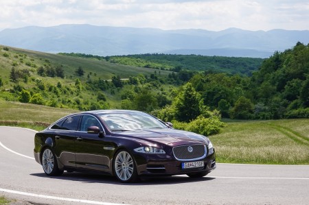 Foto a video: JAGUARISM - Stretnutie majiteľov vozidiel Jaguar - Bojnice 2022 92