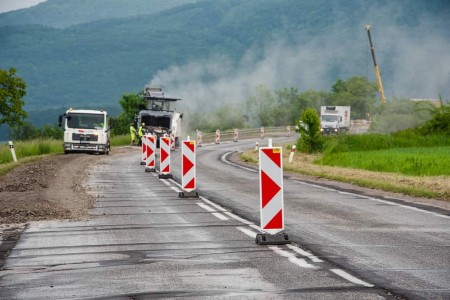 Video: Dnes sa slávnostne začala rekonštrukcia panelky pri Trenčíne,vodičov čakajú obmedzenia 1