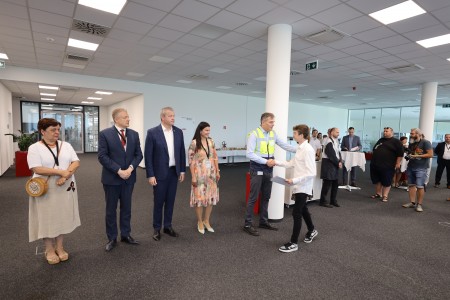 Foto a video: Duálne vzdelávanie v Brose Prievidza ukončilo 14 študentov 11
