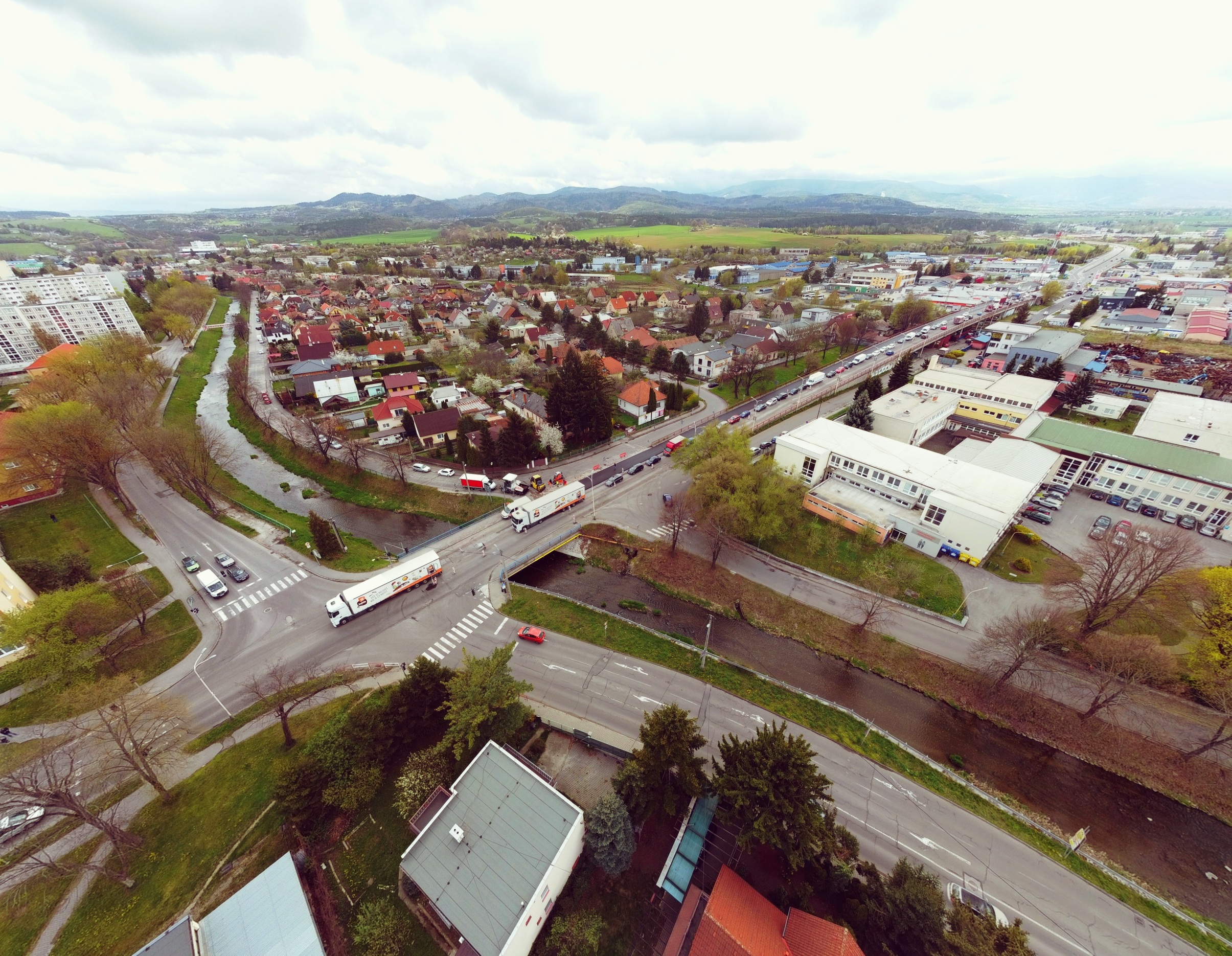 V pondelok začnú s rekonštrukciou frekventovaného mosta na vstupe do Prievidze