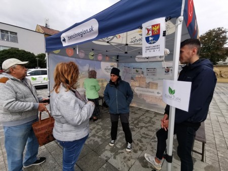 Foto a video: Enviro aktivity zaplnili námestie v Prievidzi v rámci Európskeho týždňa mobility 1