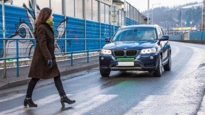 Video: Aj v meste Prievidza začnú testovať predné brzdové svetlá na autách
