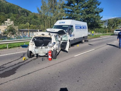 Nehoda troch vozidiel na ceste I/9 pri Ráztočne (okres Prievidza) v piatok dopoludnia si vyžiadala život 48-ročného vodiča Peugeotu