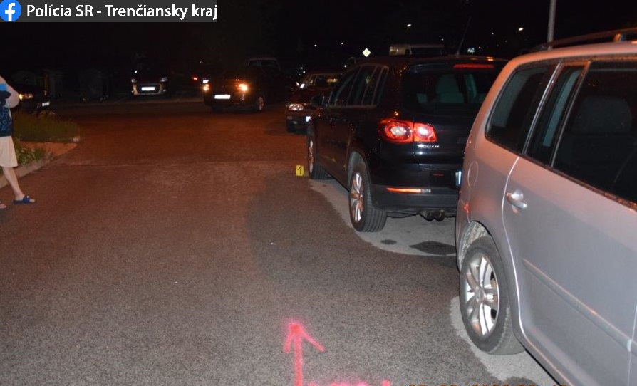 Vodič s 3,33 promile narazil v Prievidzi do zaparkovaného auta