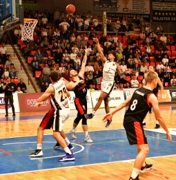 Foto: BC Prievidza – BC Komárno 65:56 30