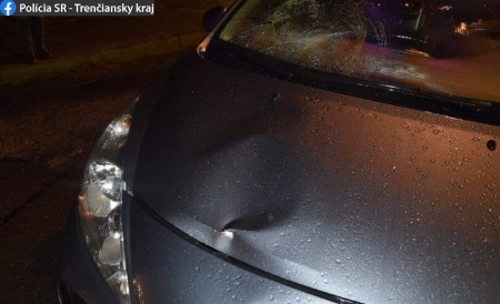 Foto: Vodička zrazila v obci Zemianske Kostoľany v okrese Prievidza na priechode dôchodkyňu, zraneniam podľahla 0