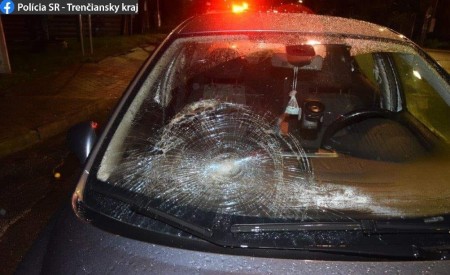 Foto: Vodička zrazila v obci Zemianske Kostoľany v okrese Prievidza na priechode dôchodkyňu, zraneniam podľahla 1