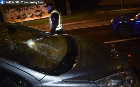 Foto: Vodička zrazila v obci Zemianske Kostoľany v okrese Prievidza na priechode dôchodkyňu, zraneniam podľahla 2