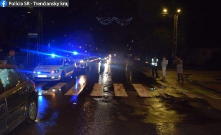 Foto: Vodička zrazila v obci Zemianske Kostoľany v okrese Prievidza na priechode dôchodkyňu, zraneniam podľahla 4