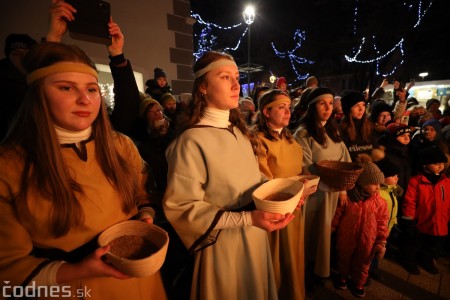 Foto a video: V Bojniciach opäť oslavovali zimný slnovrat podujatím Bojnický kračún 84