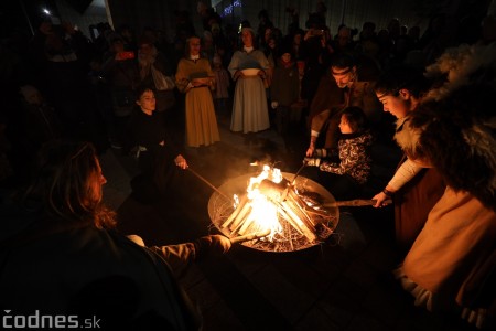 Foto a video: V Bojniciach opäť oslavovali zimný slnovrat podujatím Bojnický kračún 91