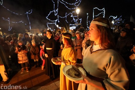 Foto a video: V Bojniciach opäť oslavovali zimný slnovrat podujatím Bojnický kračún 95