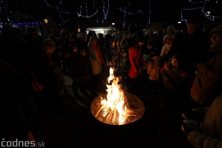 Foto a video: V Bojniciach opäť oslavovali zimný slnovrat podujatím Bojnický kračún 100