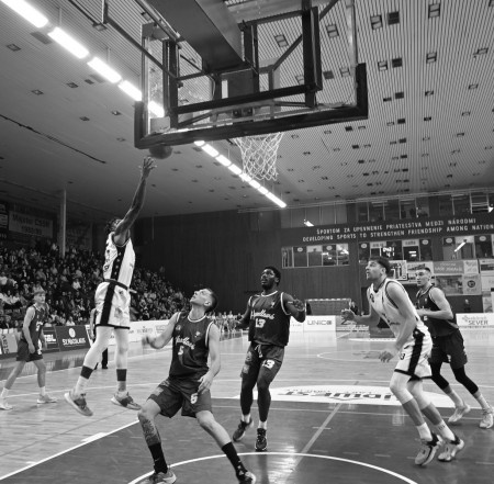 Foto: Derby - BC Prievidza – MBK Baník Handlová 79:70 42