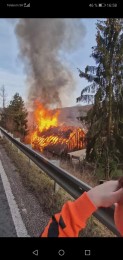 Foto: Včerajší požiar hospodárskej budovy v obci Nitrianske Pravno časť Vyšehradné (okres Prievidza) 5