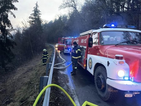 Foto: Včerajší požiar hospodárskej budovy v obci Nitrianske Pravno časť Vyšehradné (okres Prievidza) 9