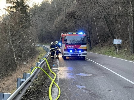 Foto: Včerajší požiar hospodárskej budovy v obci Nitrianske Pravno časť Vyšehradné (okres Prievidza) 10