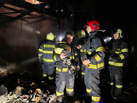 Foto: Včerajší požiar hospodárskej budovy v obci Nitrianske Pravno časť Vyšehradné (okres Prievidza) 15
