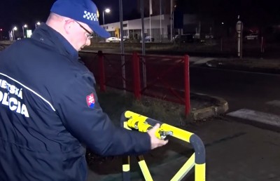 Video: Mestská polícia Prievidza prišla s projektom zdieľaných reflexných prvkov