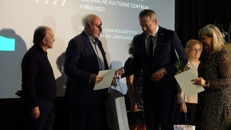 Foto a video: Ocenenie za prínos kultúrnej obci si za rok 2022 na hornej Nitre prevzali desiatky laureátov 12