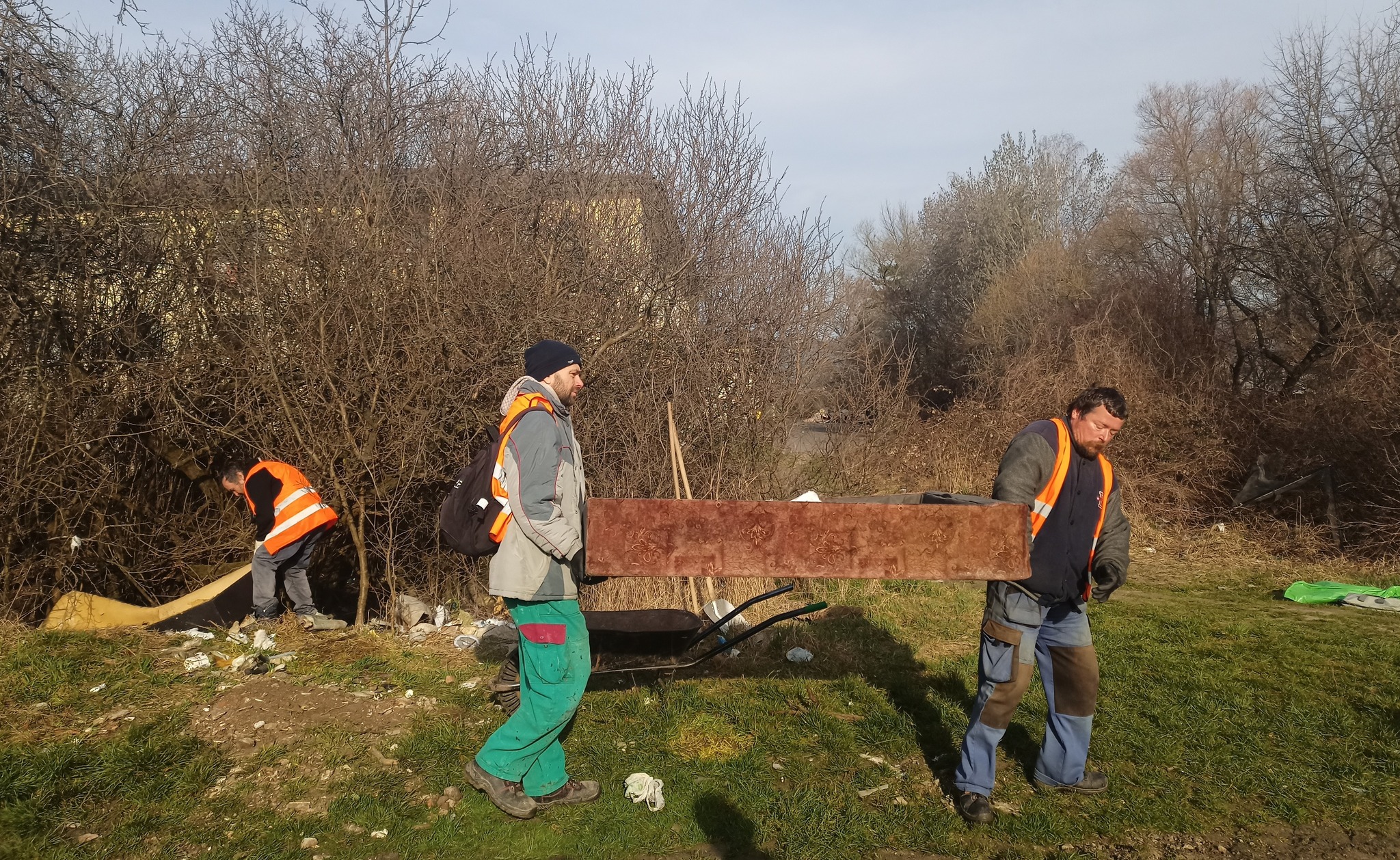 Video: Čierne skládky mesto Prievidza nestíha likvidovať