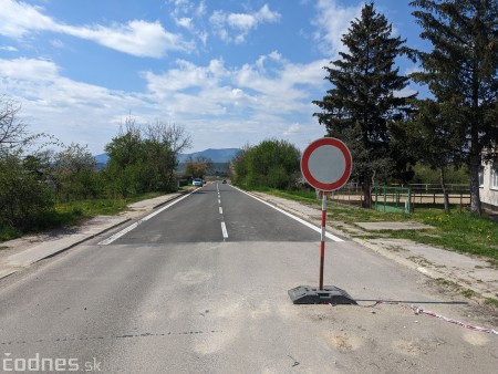 Foto: Cesta z obce Koš, ktorá vedie od Opatoviec nad Nitrou do obce Sebedražie mali dnes oficiálne otvoriť pre vodičov. Nestane sa tak 0