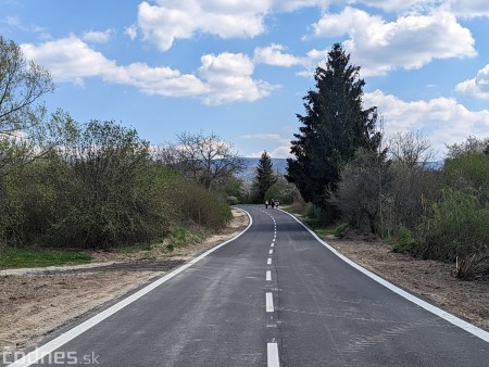 Foto: Cesta z obce Koš, ktorá vedie od Opatoviec nad Nitrou do obce Sebedražie mali dnes oficiálne otvoriť pre vodičov. Nestane sa tak 4