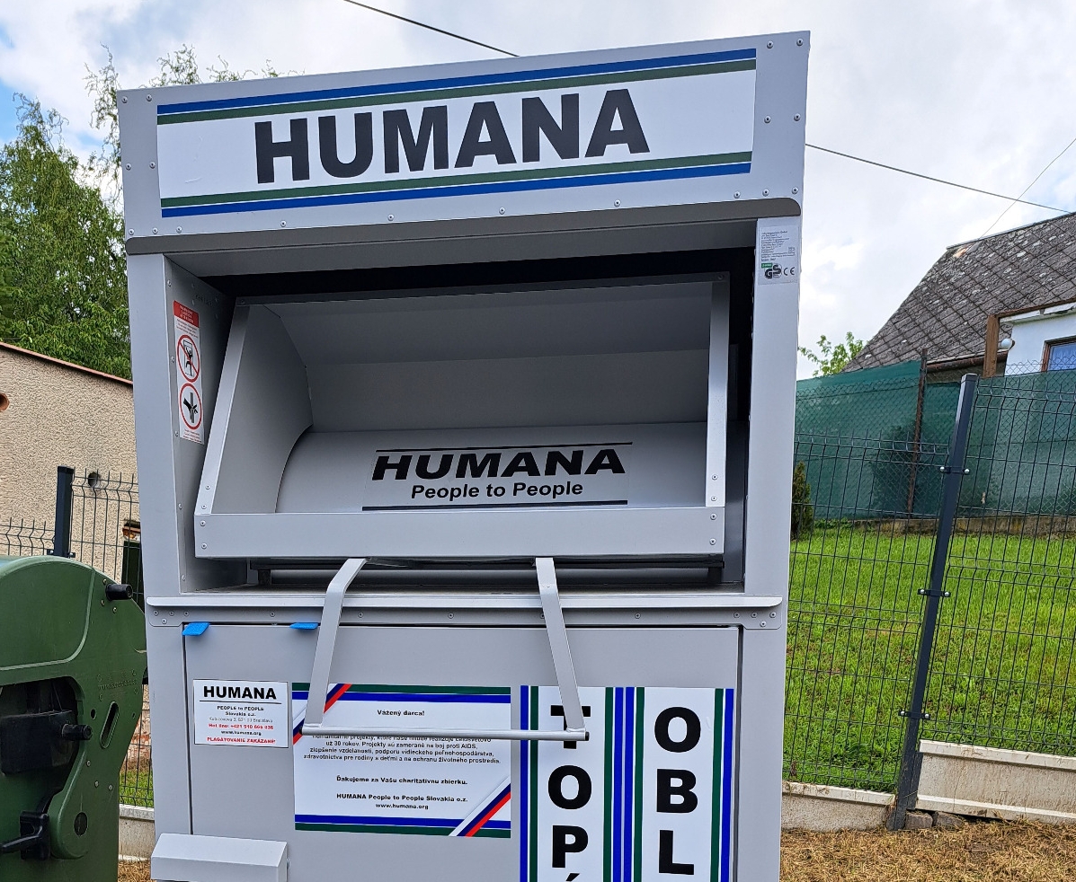 Mesto Prievidza mení spoločnosť na zber šatstva