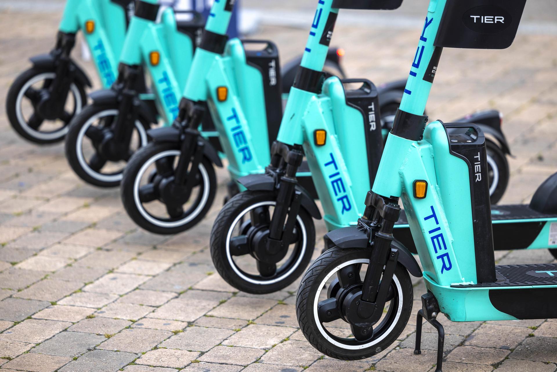 Do mesta Prievidza sa vracajú zdieľané elektrické kolobežky. Službu bude poskytovať spoločnosť TIER. Koľko to bude stáť?