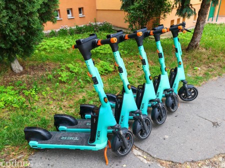 Foto a video: TIER dnes spustil v Prievidzi prevádzku s novými e-kolobežkami šiestej generácie 5