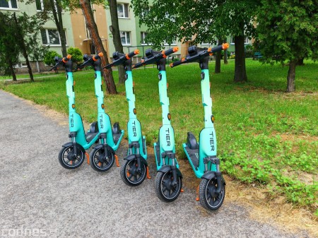 Foto a video: TIER dnes spustil v Prievidzi prevádzku s novými e-kolobežkami šiestej generácie 15