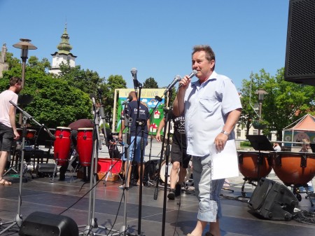 Foto: Námestie slobody v Prievidzi ožilo umením žiakov a učiteľov ZUŠ Ladislava Stančeka Prievidza 9