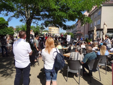 Foto: Námestie slobody v Prievidzi ožilo umením žiakov a učiteľov ZUŠ Ladislava Stančeka Prievidza 12