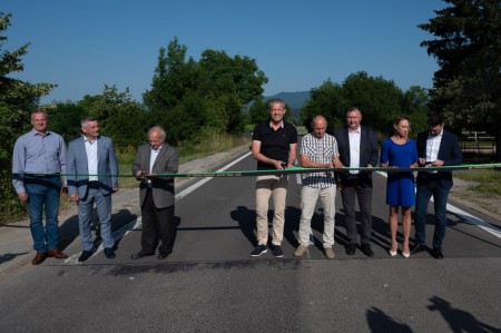 Foto: Vodiči môžu opäť využívať cestu cez obec Koš pri Prievidzi, ktorá bola uzavretá 20 rokov pre ťažbu v okolí 4
