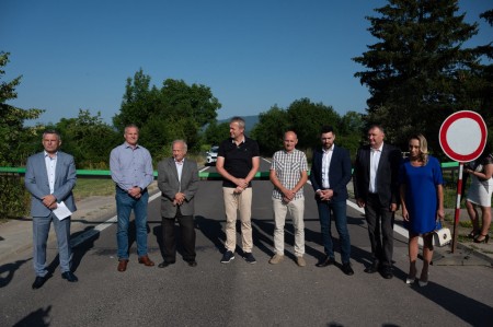 Foto: Vodiči môžu opäť využívať cestu cez obec Koš pri Prievidzi, ktorá bola uzavretá 20 rokov pre ťažbu v okolí 3