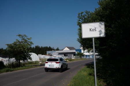 Foto: Vodiči môžu opäť využívať cestu cez obec Koš pri Prievidzi, ktorá bola uzavretá 20 rokov pre ťažbu v okolí 1