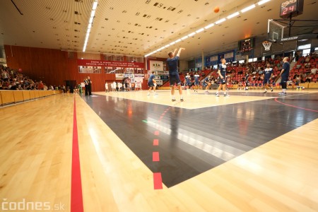 Foto: Dnes počas prípravného zápasu BC Prievidza slávnostne otvorili športovú halu v Prievidzi po rekonštrukcii palubovky 2