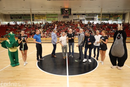 Foto: Dnes počas prípravného zápasu BC Prievidza slávnostne otvorili športovú halu v Prievidzi po rekonštrukcii palubovky 7