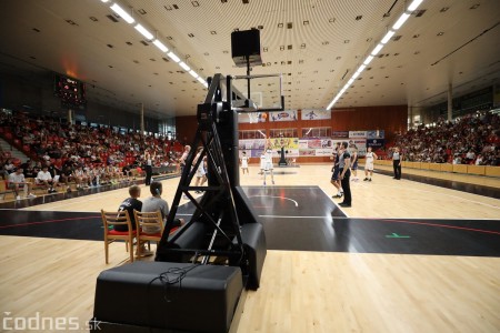 Foto: Dnes počas prípravného zápasu BC Prievidza slávnostne otvorili športovú halu v Prievidzi po rekonštrukcii palubovky 25