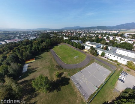 Foto: Dnes slávnostne otvorili zrevitalizovaný športový areál pri CVČ Prievidza. Prispel naň Juraj Kucka 0
