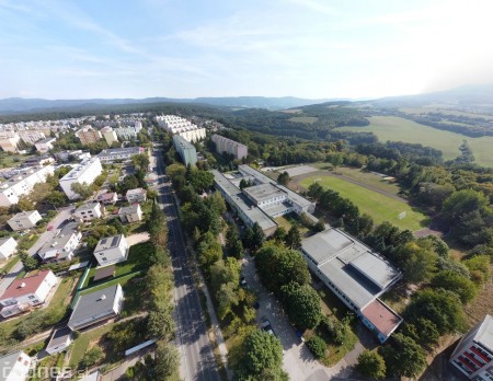 Foto: Dnes slávnostne otvorili zrevitalizovaný športový areál pri CVČ Prievidza. Prispel naň Juraj Kucka 3