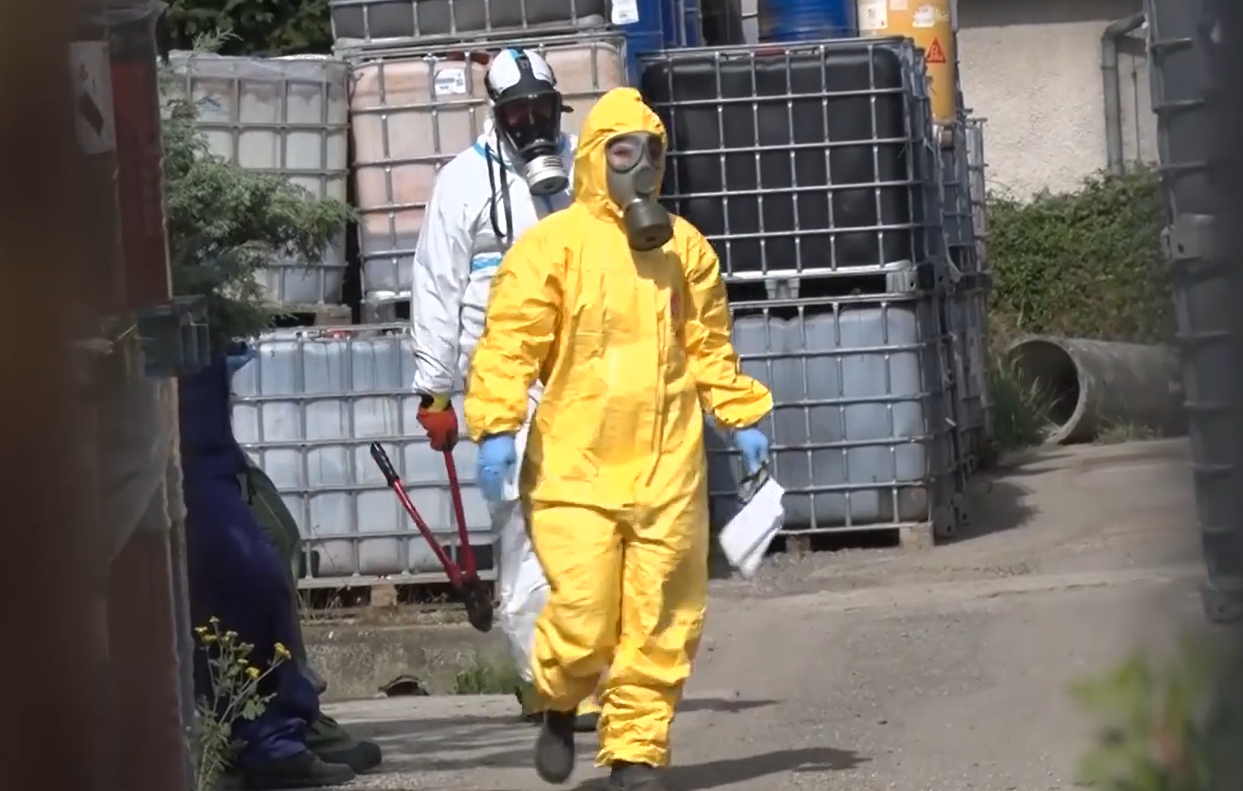 NEBEZPEČNÝ NÁLEZ: V Nedožeroch-Brezanoch v okrese Prievidza objavili rádioaktívny materiál a výbušniny