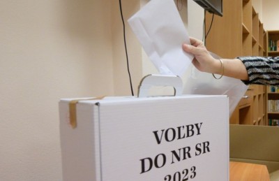 Voľby do NRSR 2023 sú na hornej Nitre zatiaľ pokojné a bez problémov