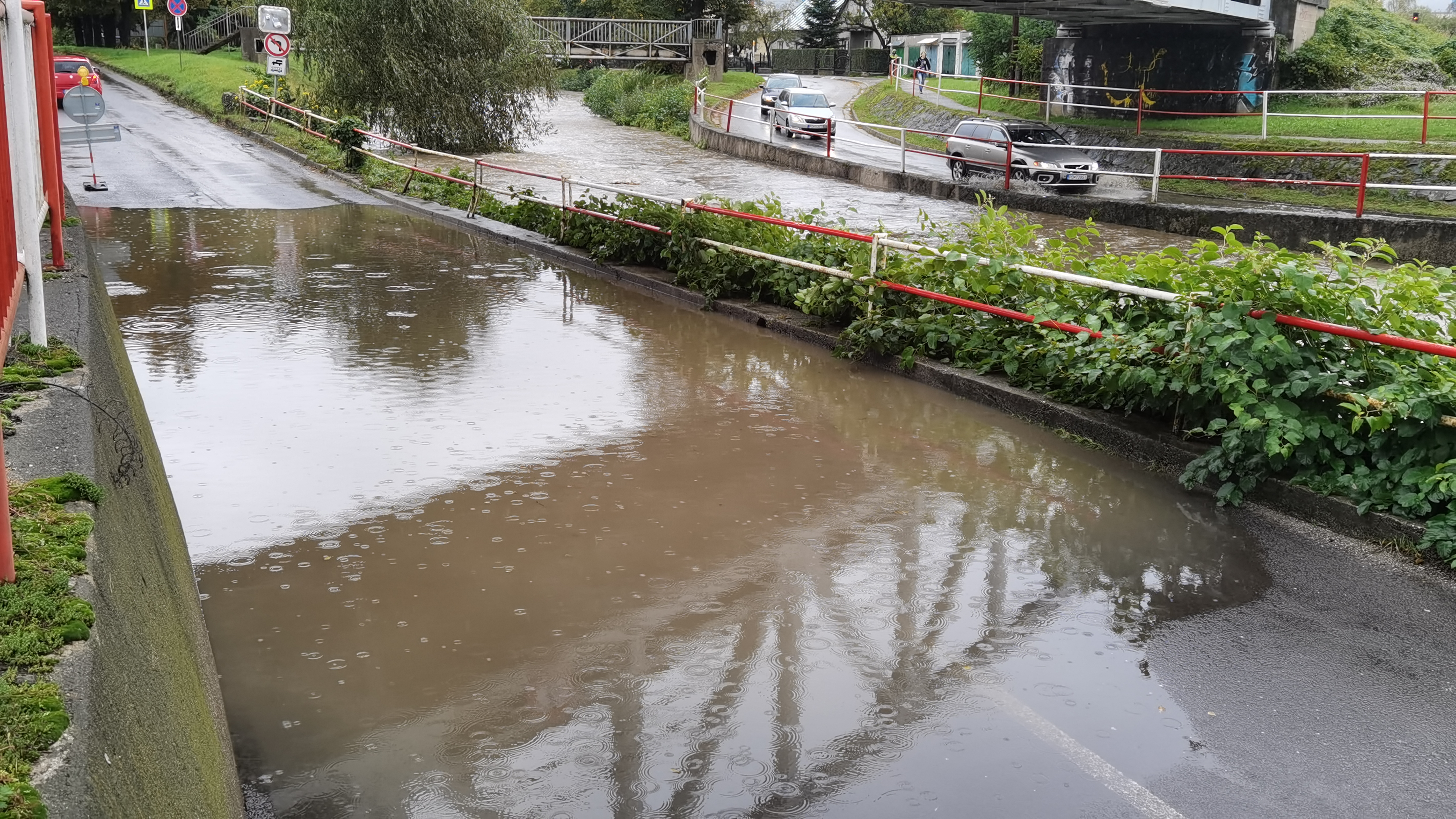 V okrese Prievidza hrozí počas piatka (3. 11.) povodeň.