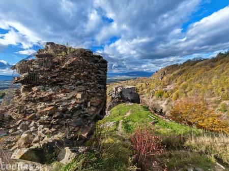 Foto: Hrad Sivý kameň - jeseň 2023 24