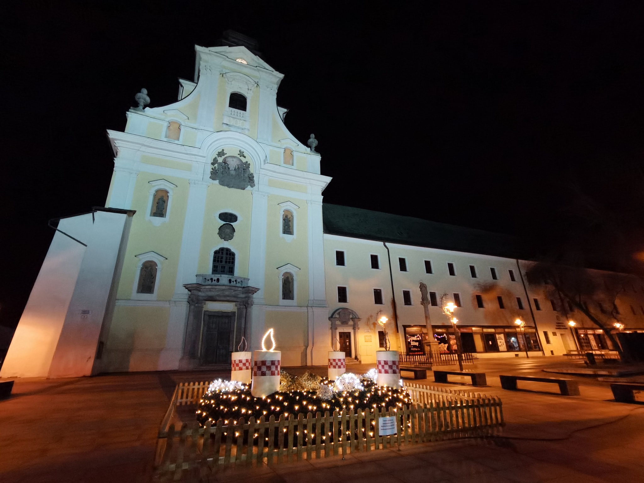 Adventný veniec bude tento rok na Námestí slobody v Prievidzi